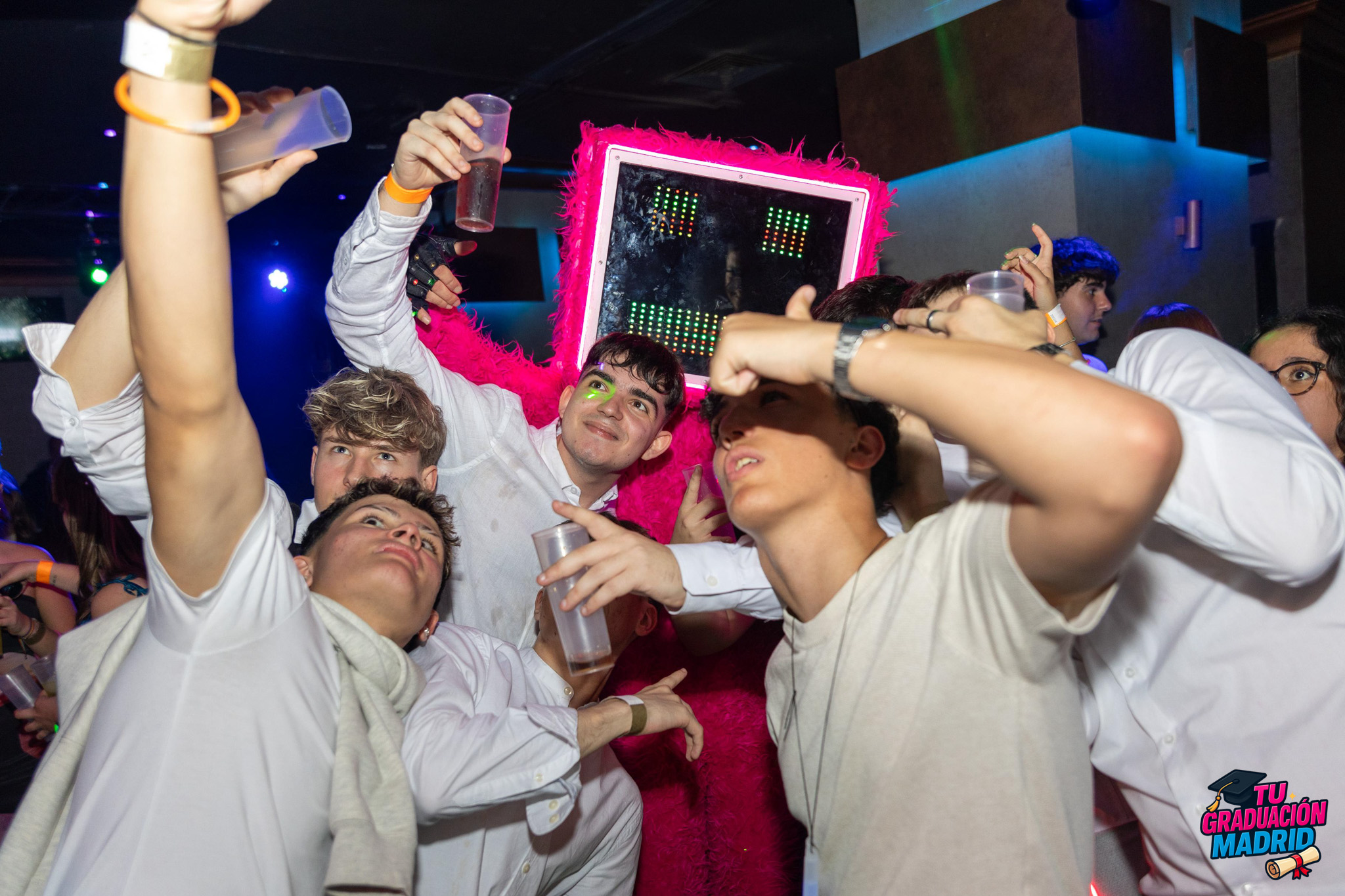 Fiesta de graduación con barra libre y DJ